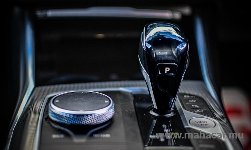 2019 BMW 330e photo 9