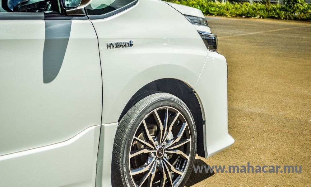 2019 Toyota VOXY photo 3