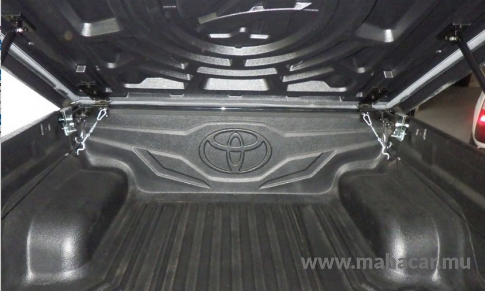 2021 Toyota Hilux photo 4