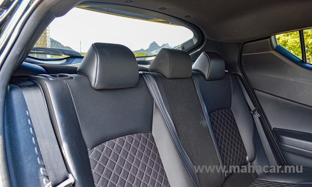 2019 Toyota CHR HYBRID photo 7