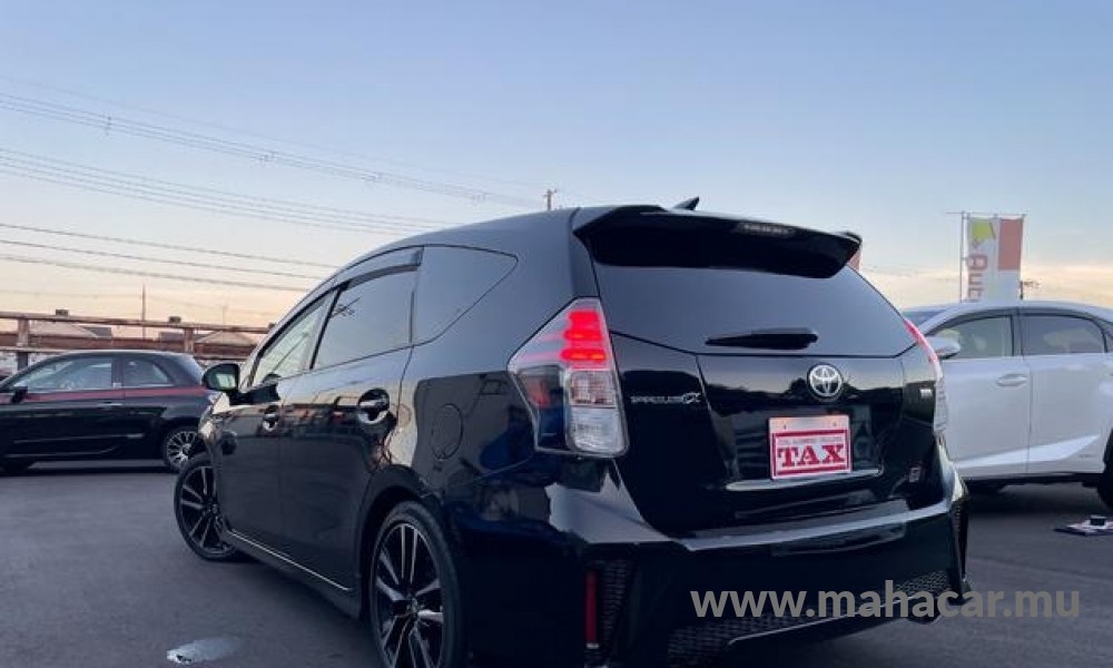 2020 Toyota Prius Alpha photo 12