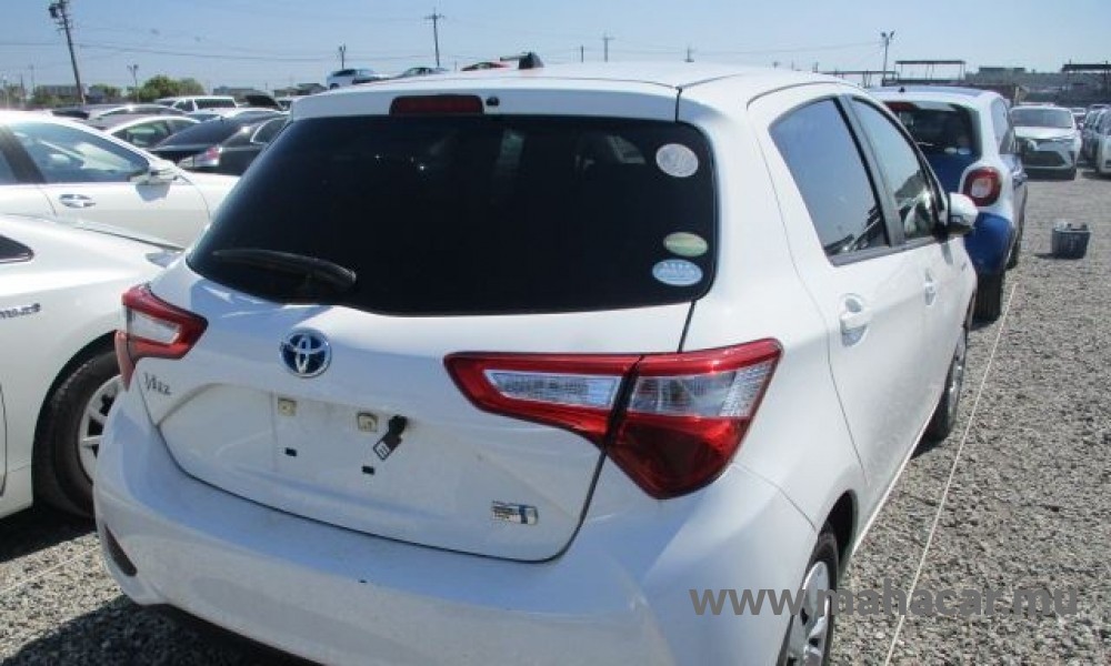 2020 Toyota VITZ HYBRID F photo 6