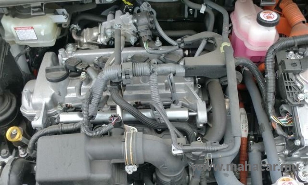 2019 Toyota VITZ HYBRID F photo 12