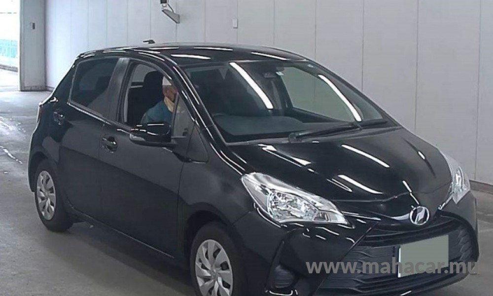 2019 Toyota Vitz photo 2