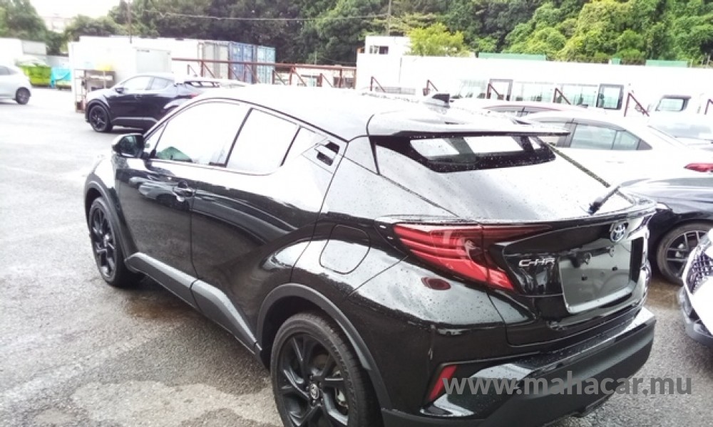 2022 Toyota CHR HYBRID photo 3