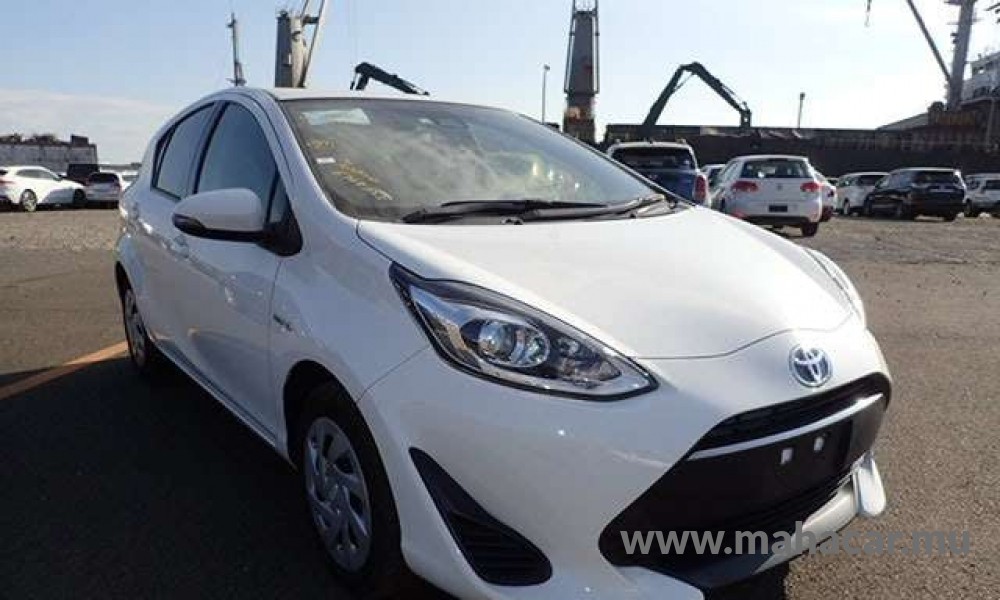 2018 Toyota AQUA, White
