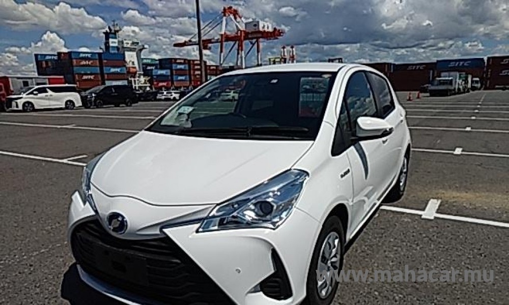 2019 Toyota VITZ HYBRID F, White