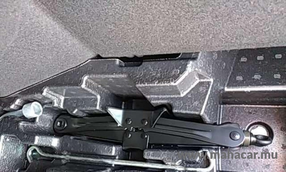 2019 Toyota CHR HYBRID photo 10