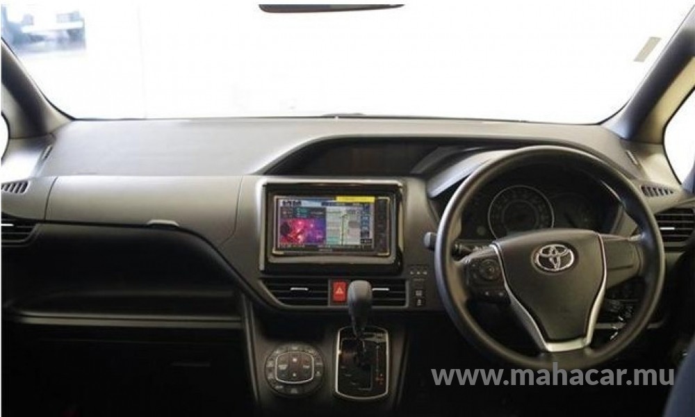 2020 Toyota VOXY photo 8