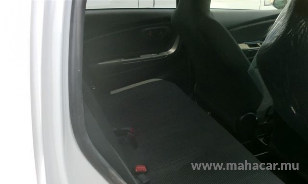 2020 Toyota VITZ HYBRID F photo 8