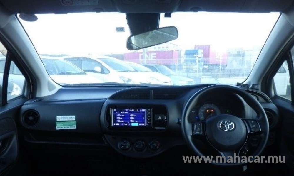 2019 Toyota Vitz photo 8