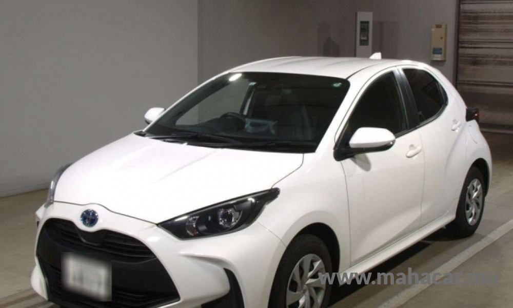2022 Toyota Yaris, White