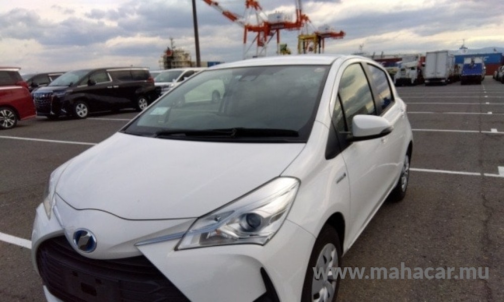 2019 Toyota VITZ HYBRID F, White