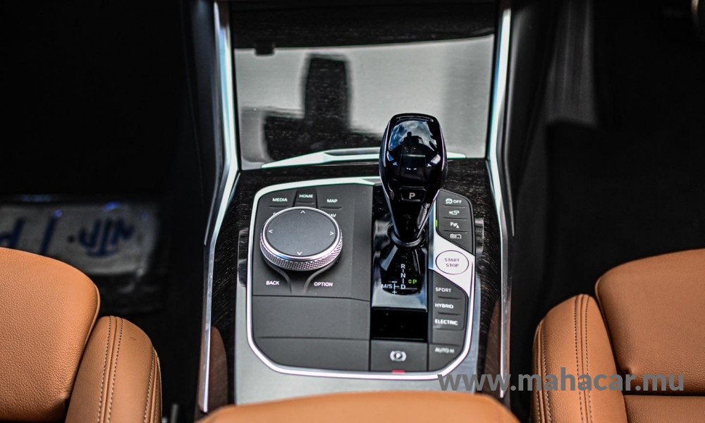 2019 BMW 330e photo 11