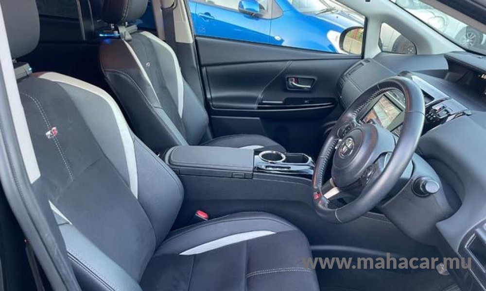 2020 Toyota Prius Alpha photo 19