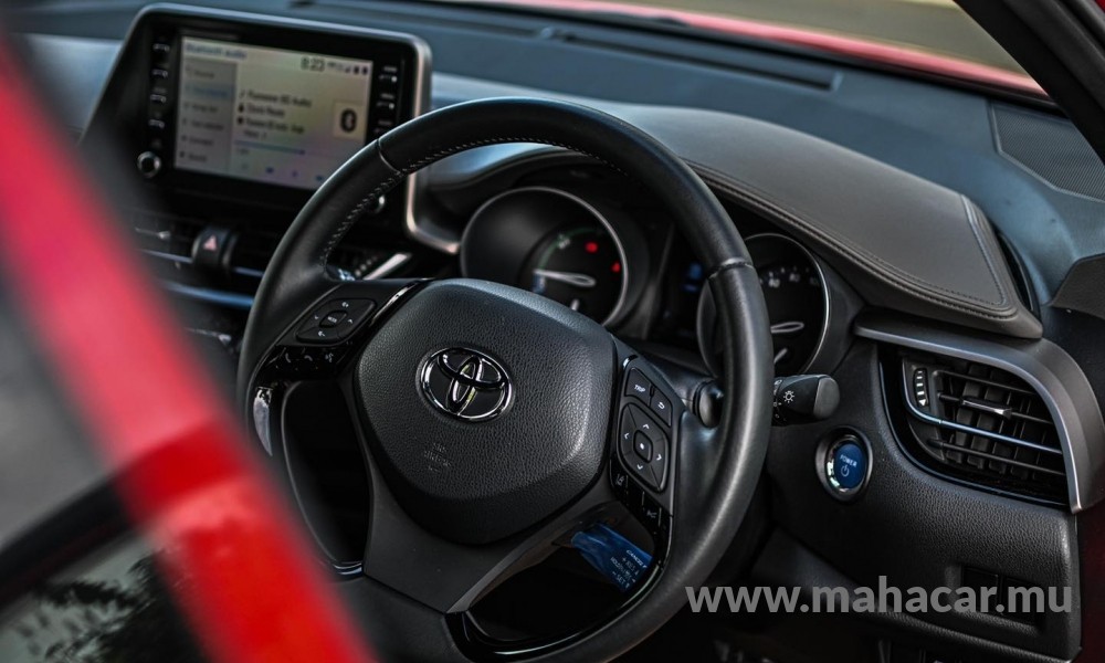 2020 Toyota CHR HYBRID photo 6