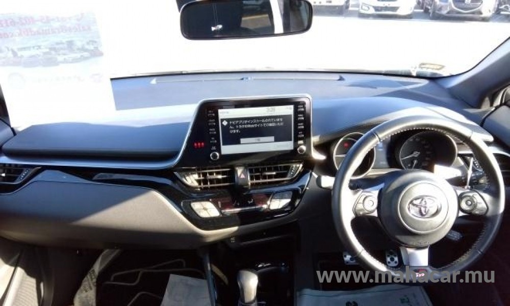 2020 Toyota CHR HYBRID photo 5