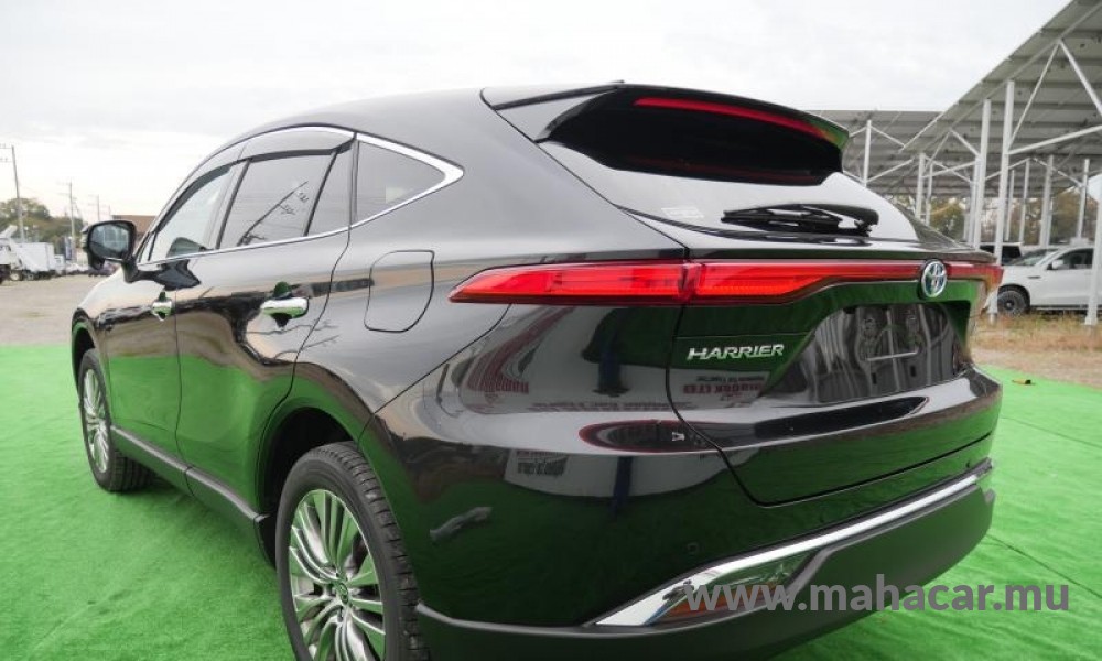 2023 Toyota Harrier photo 3