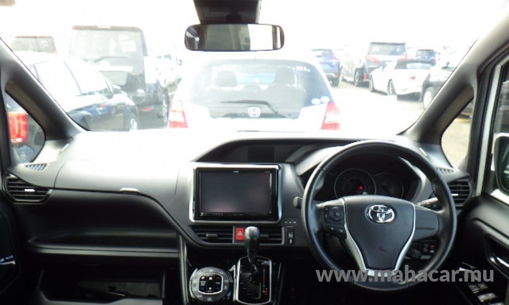 2019 Toyota Noah photo 9