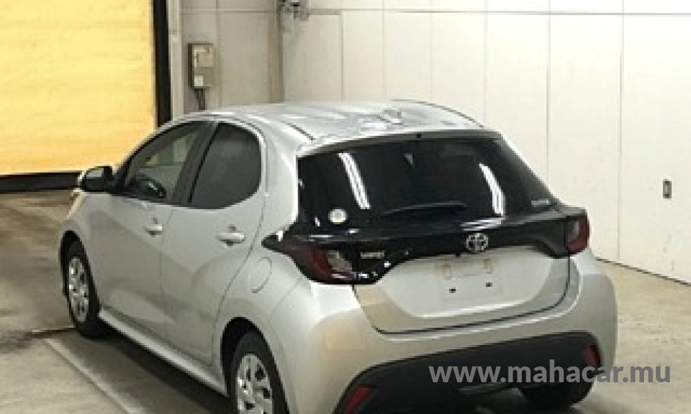 2021 Toyota Yaris photo 2