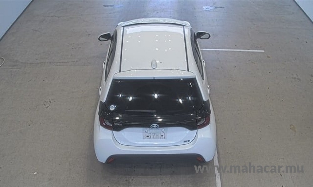 2022 Toyota Yaris Hybrid photo 3