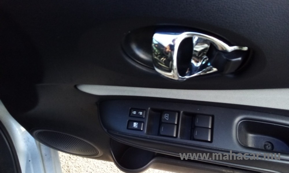 2020 Nissan NOTE E-POWER photo 3