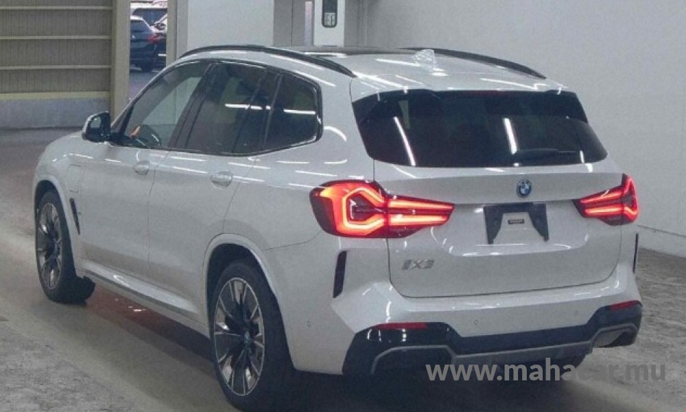 2024 BMW iX3 photo 3