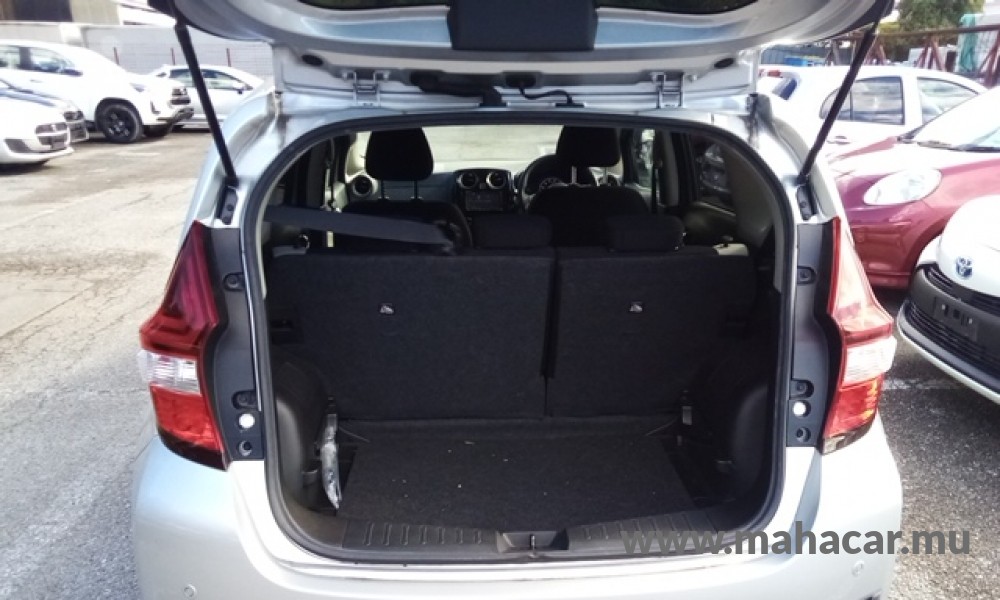2020 Nissan NOTE E-POWER photo 10