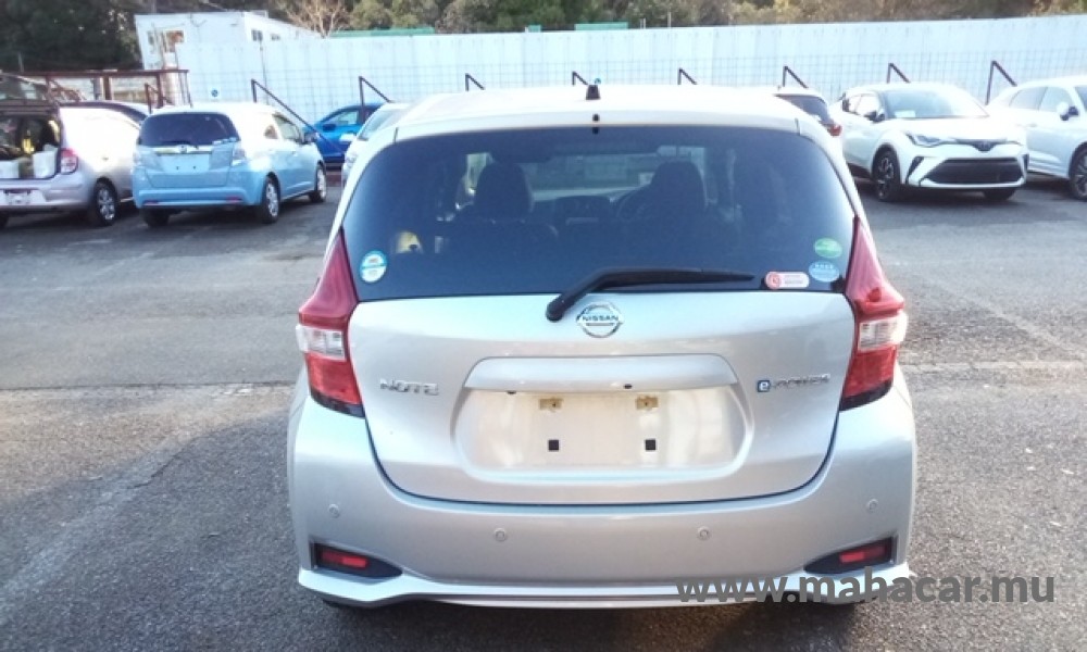 2020 Nissan NOTE E-POWER photo 11