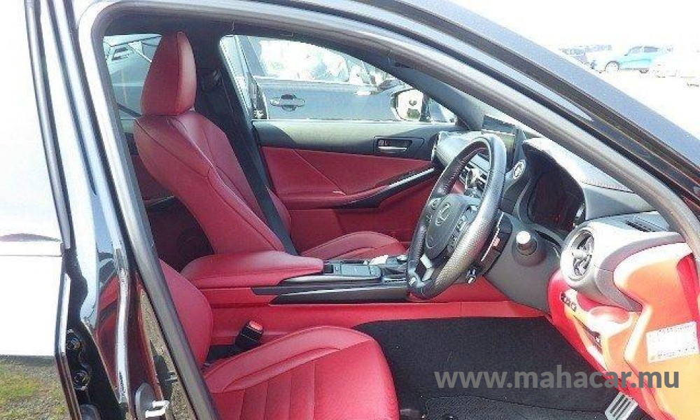2021 LEXUS IS 300h photo 8