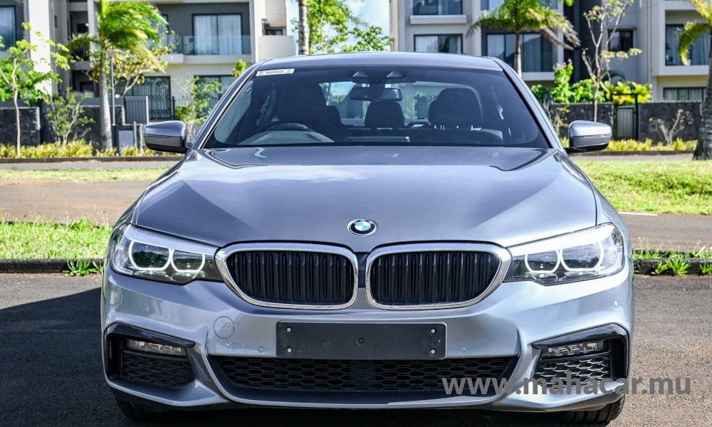 2019 BMW 530e photo 2