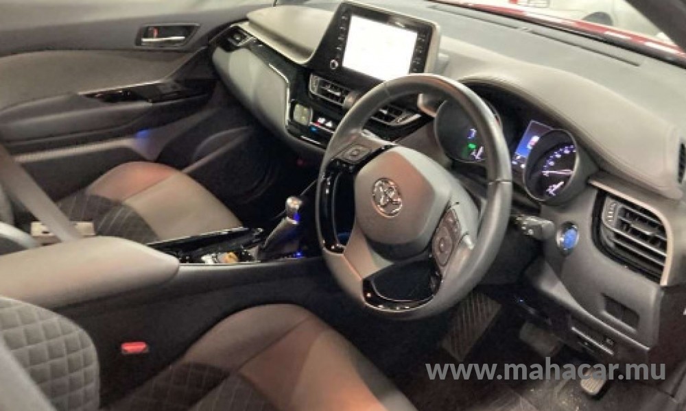 2020 Toyota CHR HYBRID photo 3