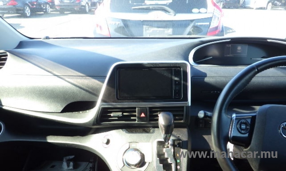 2021 Toyota Sienta Hybrid photo 10