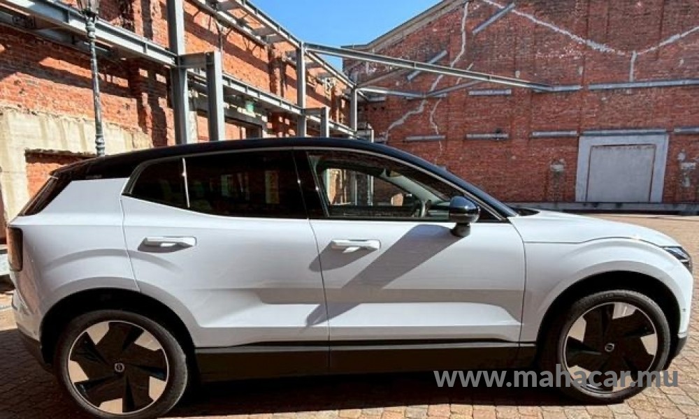 2024 VOLVO EX30 photo 8