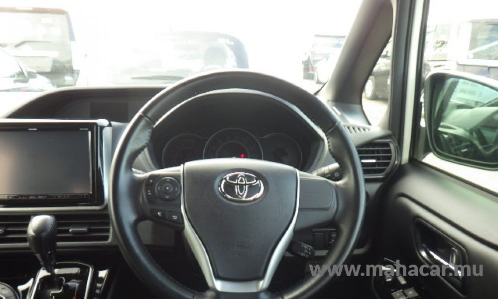 2019 Toyota Noah photo 13