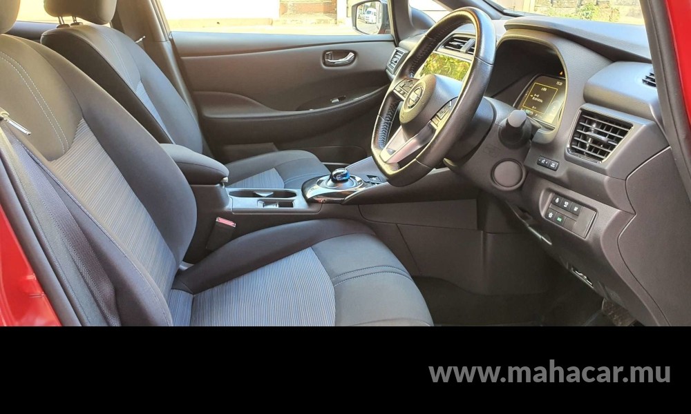 2020 Nissan Leaf G-Edition photo 7