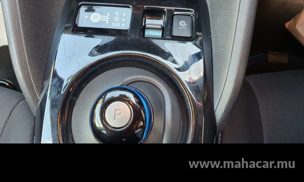 2020 Nissan Leaf G-Edition photo 9