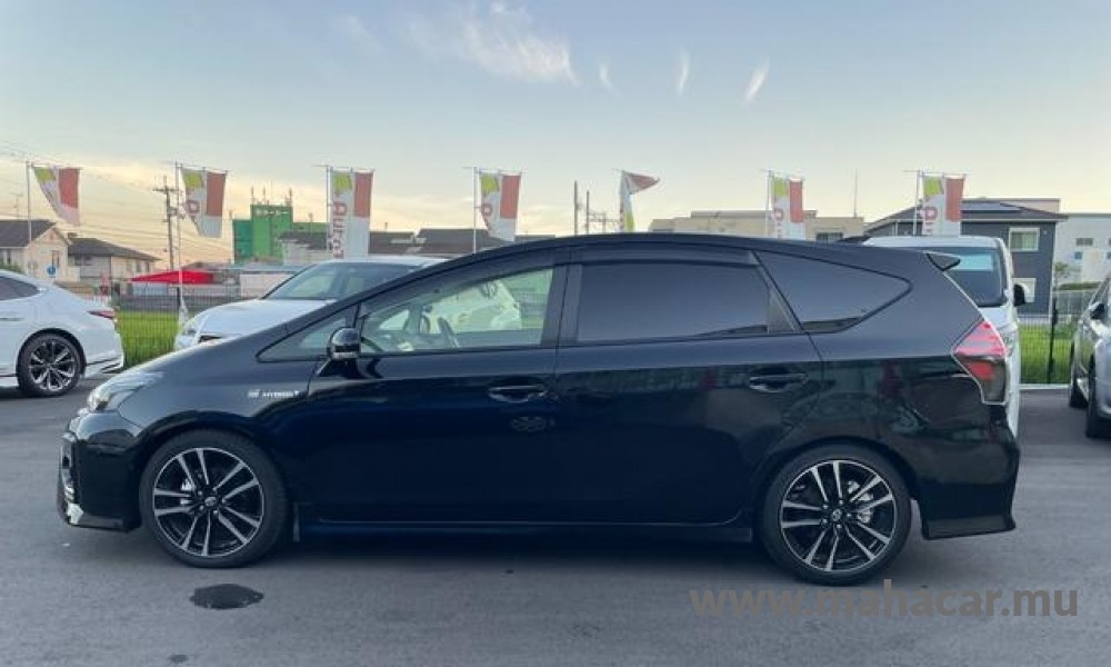 2020 Toyota Prius Alpha photo 8