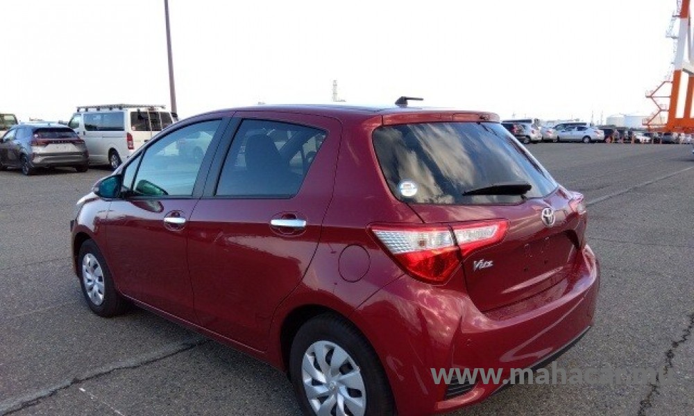 2019 Toyota Vitz photo 2