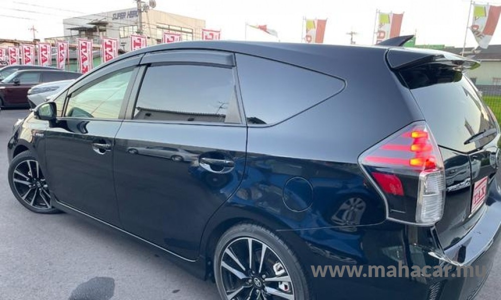 2020 Toyota Prius Alpha photo 13