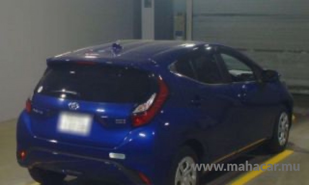 2022 Toyota AQUA photo 2