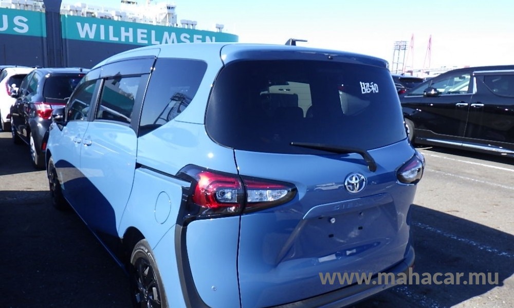 2022 Toyota Sienta photo 2