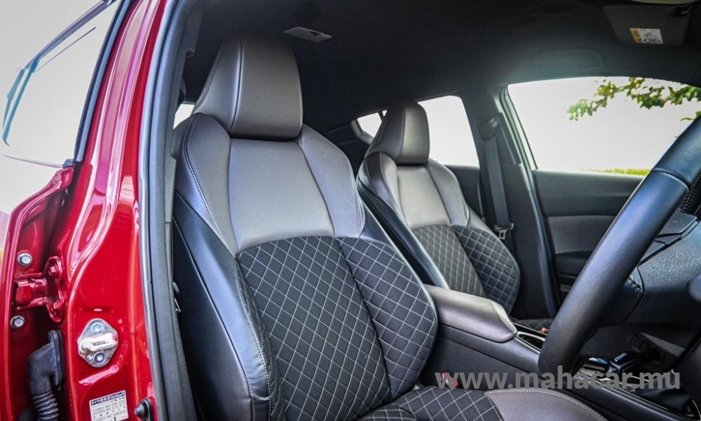 2019 Toyota CHR HYBRID photo 7