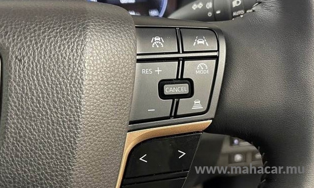 2023 Toyota Crown photo 3