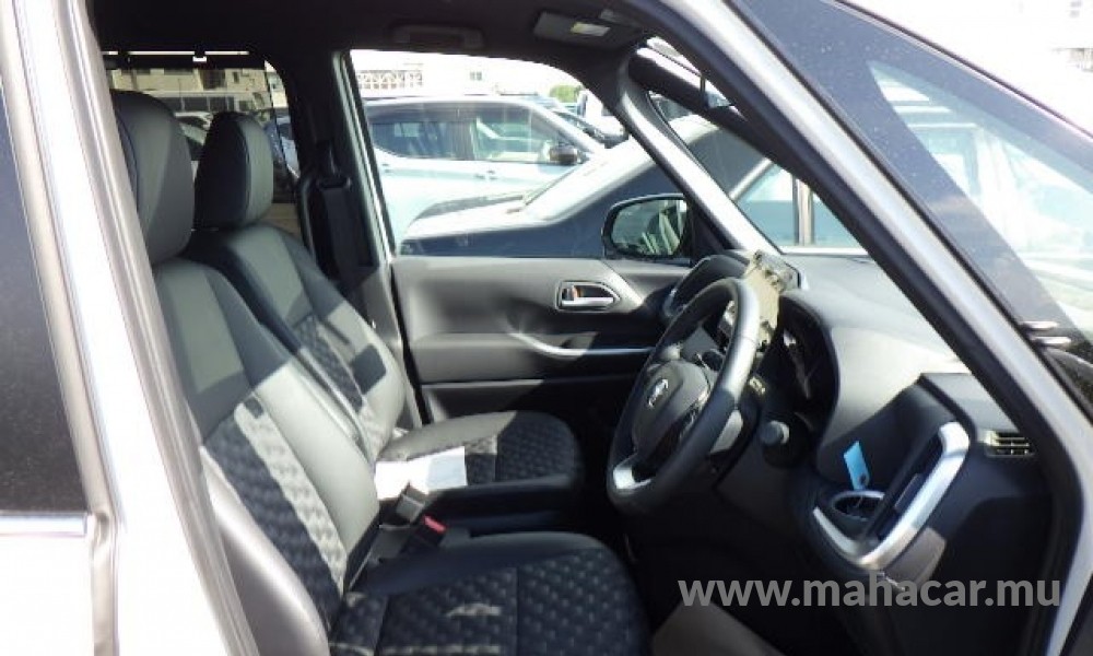 2024 Toyota VOXY photo 7