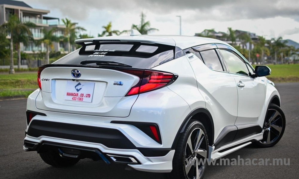 2020 Toyota CHR HYBRID photo 12
