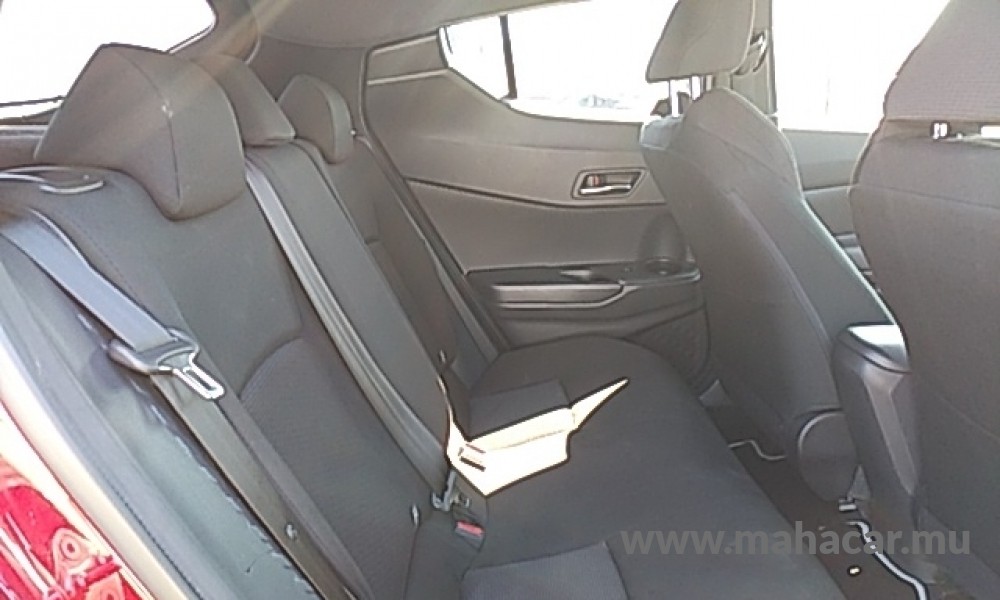 2019 Toyota CHR HYBRID photo 8