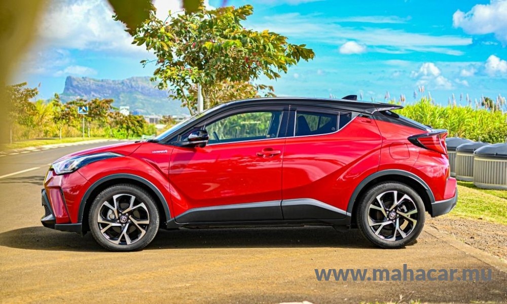 2019 Toyota CHR HYBRID photo 11
