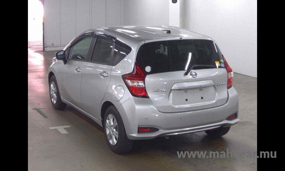 2018 Nissan NOTE E-POWER photo 5