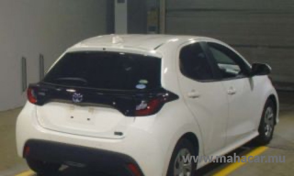 2021 Toyota Yaris photo 2